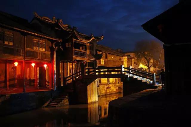 揭秘2017年养老金调整最新动态，巷弄深处的养老福音与小店奇遇