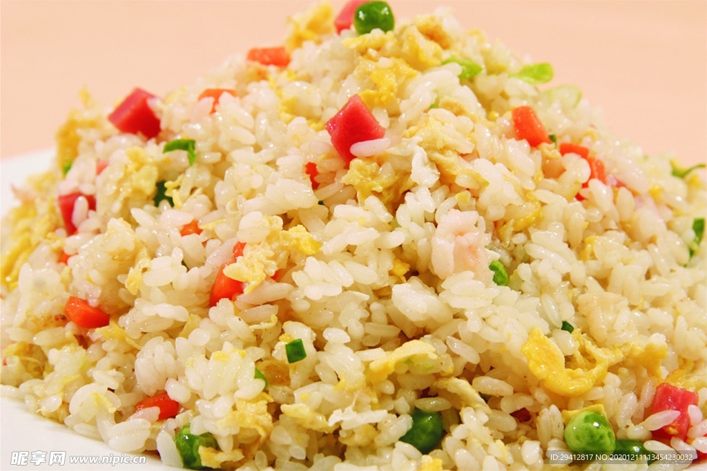 创新炒饭，小巷中的美食秘境探索