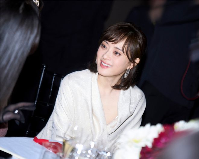 张馨月演员，小巷深处的魅力与美食宝藏探索