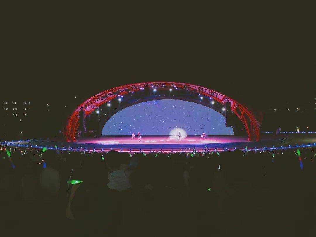 丑八怪新作，日常小确幸的温暖呈现