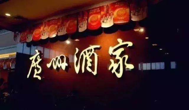 追溯背景与重大事件，以利坊的时代地位与最新动态