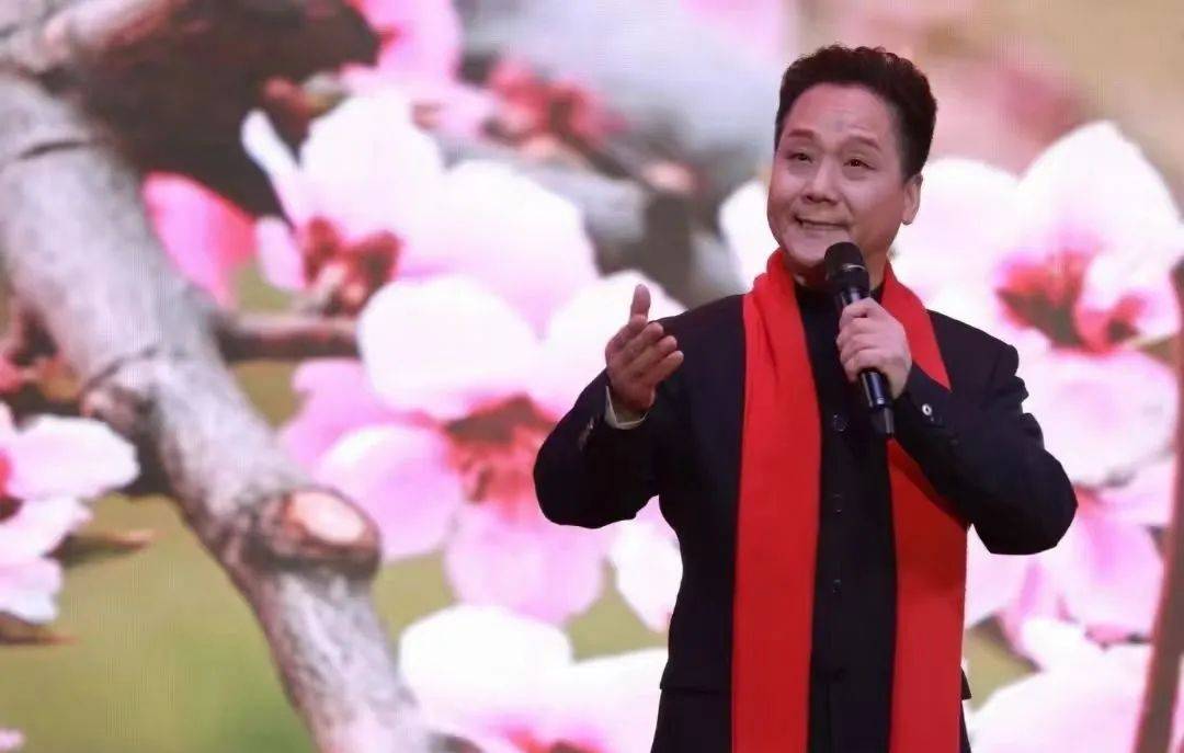 秦腔演员展运华的艺术人生与自然美景的融合之旅