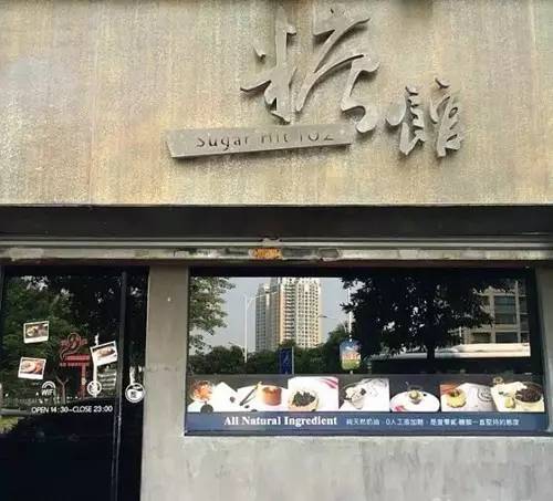 最新网络红歌曲与隐藏小巷的特色小店，音乐与美食的双重魅力