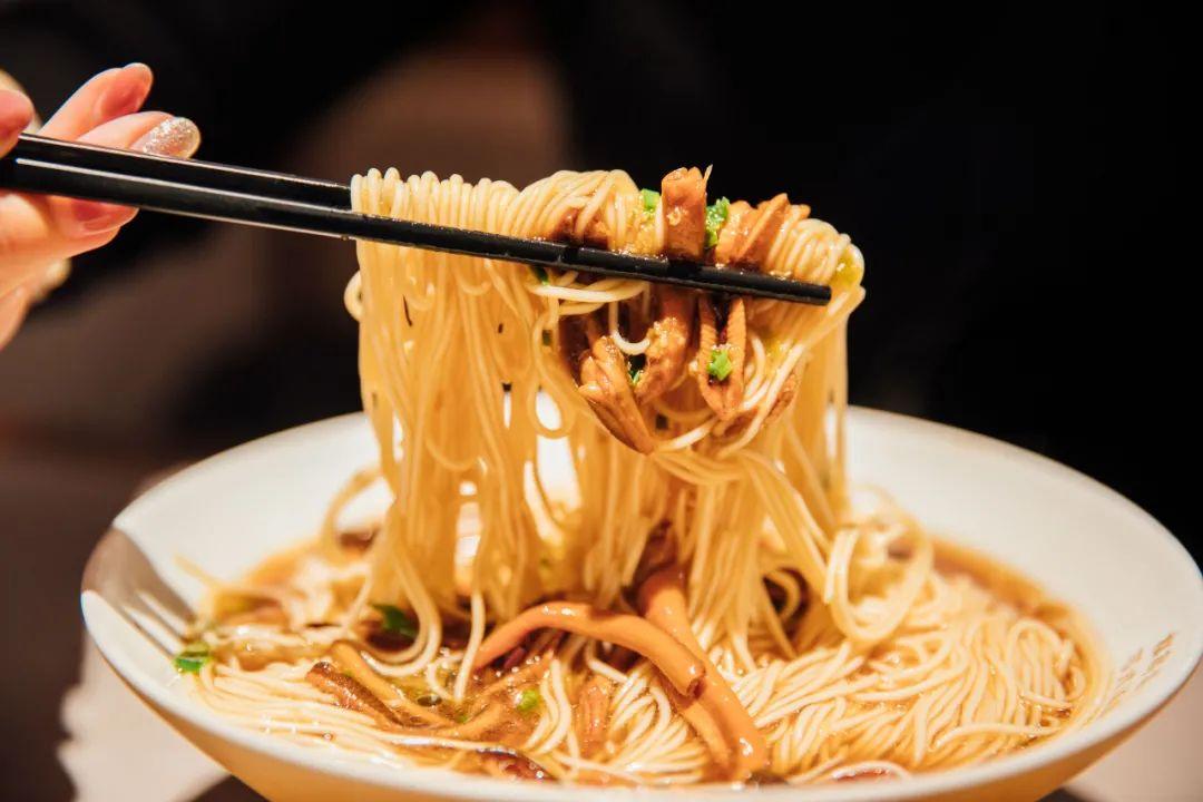 乐鱼最新版，小巷特色小店的独特魅力探索