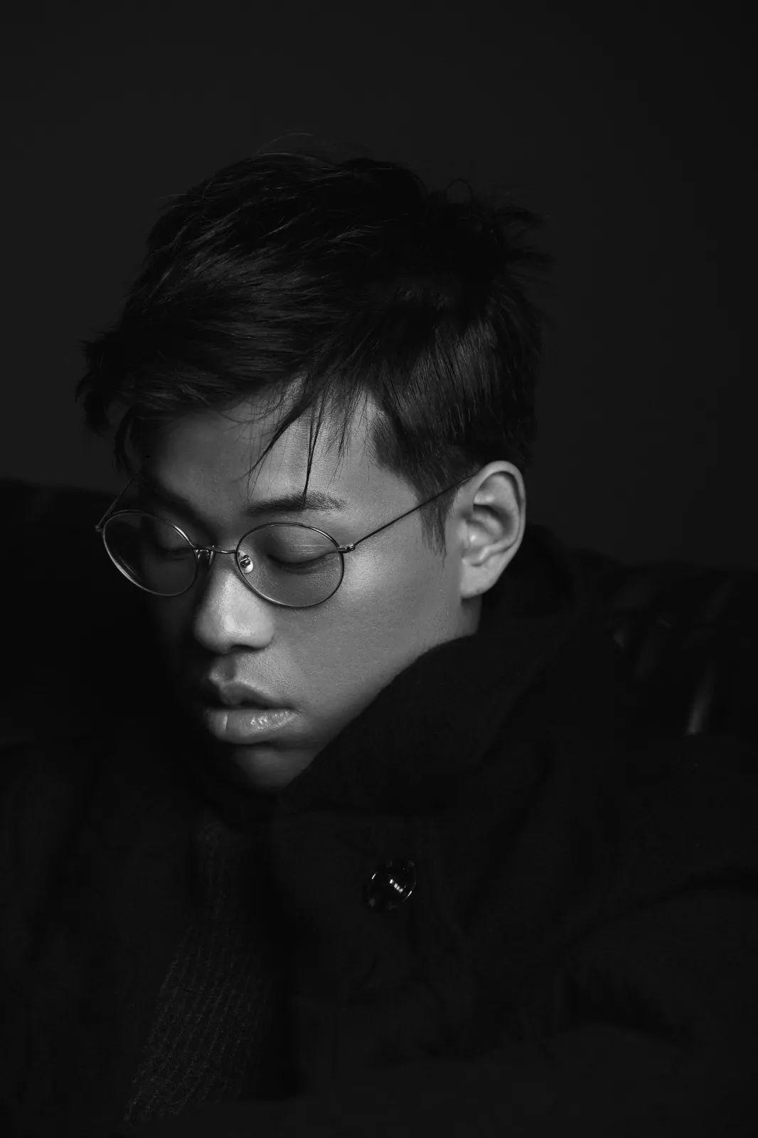 吴亦凡最新写真图片，时尚魅力与商业化之间的平衡？